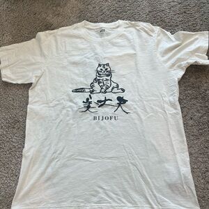 Men’s Uniqlo White Graphic Tee